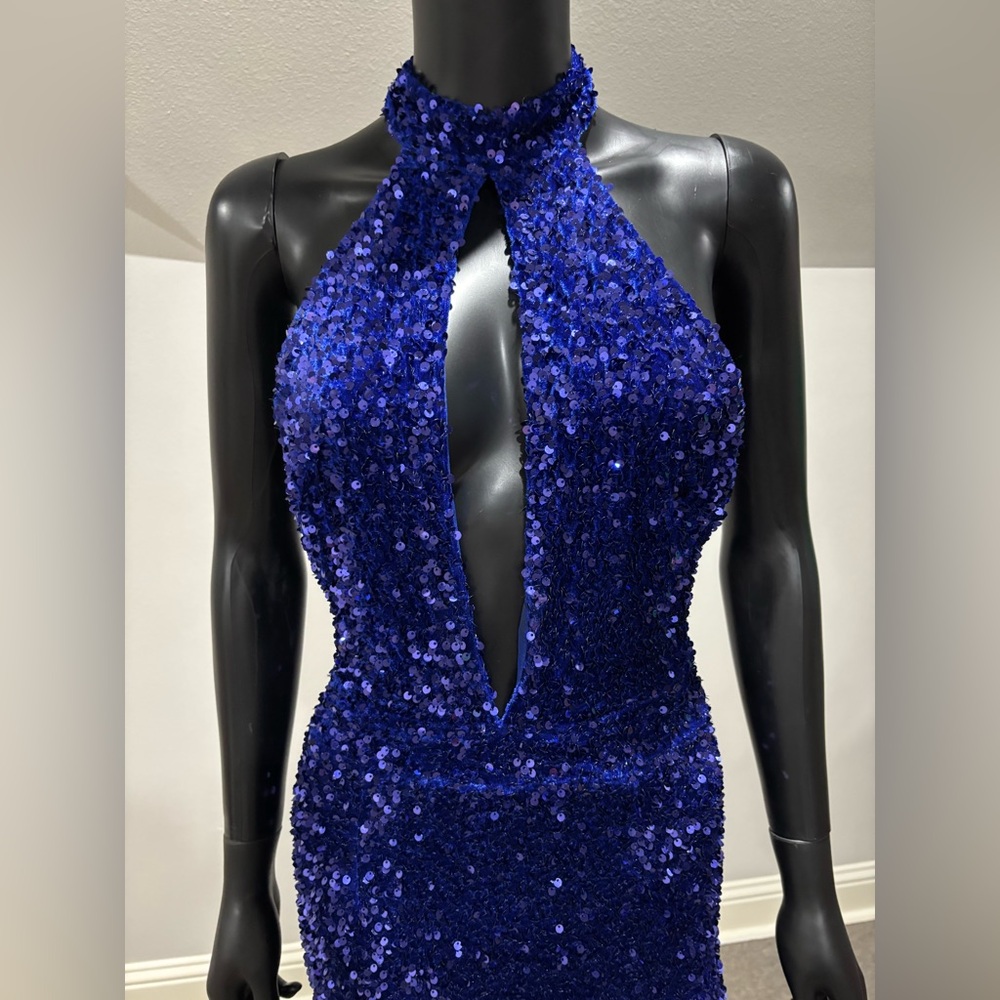 Blue sequin low cut halter fitted formal dress fishtail bottom XS 0 2 - Picture 2 of 11